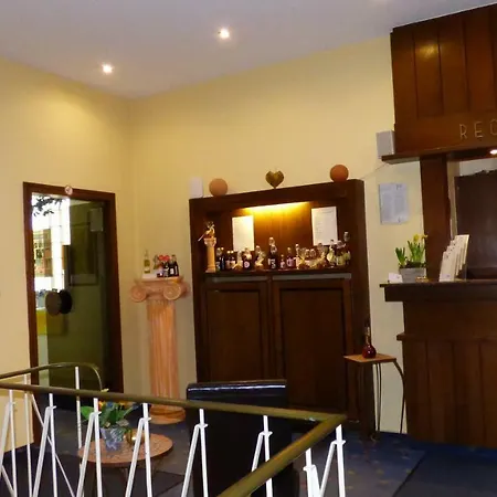 Central Hotel 3*